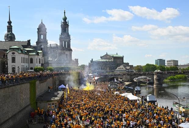 Promotion celebration on the Dresden Terrassenufer in the middle of the historic old town, truck, party truck, the team celebrates on a truck surrounded by their fans on the Elbe, promotion party, celebration, parade truck, parade, SG Dynamo Dresden, soccer, football, 3 league, season 2024 2025, Dresden, promotion to the 2 Bundesliga is perfect, 11 05 2025,