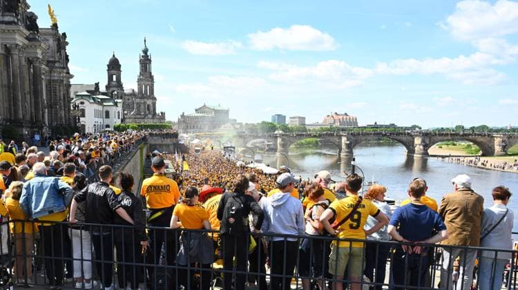Promotion celebration on the Dresden Terrassenufer in the middle of the historic old town, truck, party truck, the team celebrates on a truck surrounded by their fans on the Elbe, promotion party, celebration, parade truck, parade, SG Dynamo Dresden, soccer, football, 3 league, season 2024 2025, Dresden, promotion to the 2 Bundesliga is perfect, 11 05 2025,