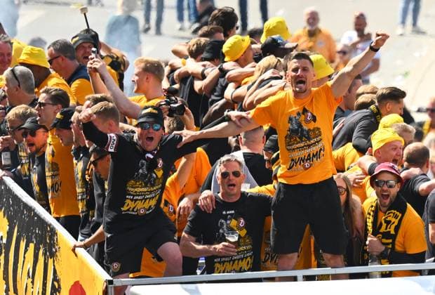 Promotion celebration on the Dresden Terrassenufer in the middle of the historic old town, truck, party truck, the team celebrates on a truck surrounded by their fans on the Elbe, promotion party, celebration, parade truck, parade, SG Dynamo Dresden, soccer, football, 3 league, season 2024 2025, Dresden, promotion to the 2 Bundesliga is perfect, 11 05 2025,