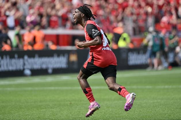 Cheers 1 0 Jeremie Frimpong Bayer 04 Leverkusen Football, 11 05 2025, 1 Bundesliga, Season 2024 2025, 33 Matchday, Bayer 04 Leverkusen Borussia Dortmund 2 4 Photo Maik Hölter Team2sportphoto DFL regulations prohibit any use of photographs as image sequences and or quasi video Leverkusen BayArena Nordrhein Westfalen Germany Team2