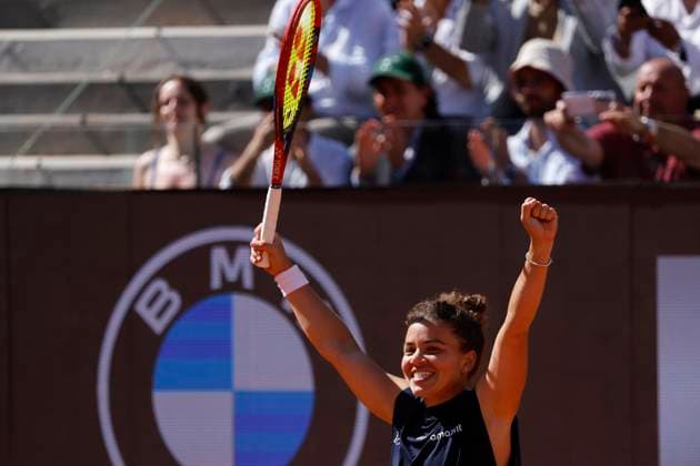 May 12, 2025, Rome, ITALY: Jasmine Paolini of Italy celebrates after winning her women™s single fourth round match against Jelena Ostapenko of Latvia (not pictured) at the Italian Open tennis tournament in Rome, Italy, 12 May 2025. ANSA FABIO FRUSTACI. Italian Open Tennis Tournament  - ZUMAa110 20250512_zaf_a110_040 Copyright: xFabioxFrustacix