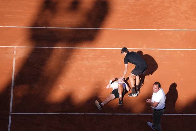 Jannik Sinner provides assistance to Jasper De Jong (NED) during the 3th round of the ATP, Tennis Herren Master 1000 Internazionali BNL d™Italia tournament at Foro Italico on May 11, 2025 (Alfredo Falcone LaPresse)  Copyright: xAlfredoxFalcone LaPressex