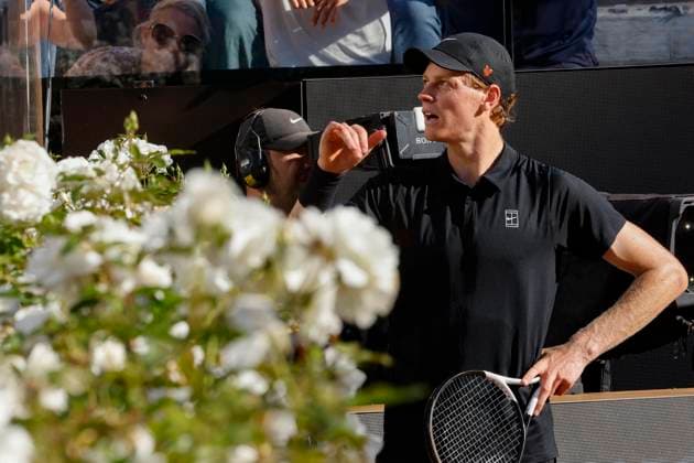 May 12, 2025, Rome, ITALY: Jannik Sinner of Italy during his men™s single third round match against Jesper De Jong of the Netherlands (not pictured) at the Italian Open tennis tournament in Rome, Italy, 12 May 2025. ANSA FABIO FRUSTACI. Italian Open Tennis Tournament  - ZUMAa110 20250512_zaf_a110_059 Copyright: xFabioxFrustacix