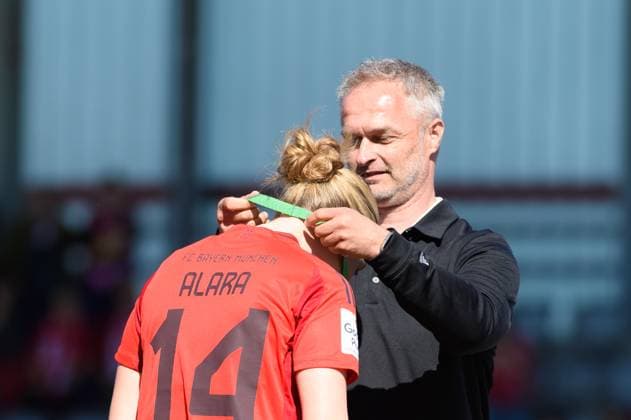 Munich, Germany, May 11th 2025: Head coach of the German womens national team, Nationalteam Christian Wück Wueck putting the medal over Alara Sehitler (14 FC Bayern Munich) head after the Google Pixel Frauen Bundesliga match between FC Bayern Munich and SGS Essen at FC Bayern Campus, Munich, Germany. (Sven Beyrich SPP) Copyright: xSvenxBeyrich SPPx spp-en-SvBe-20250511-D4S_1391