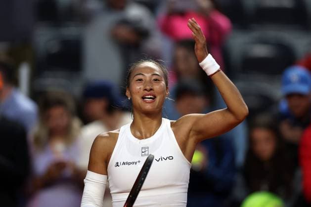 Sport Bilder des Tages Rome, Italy, italy: Rome, Italy 05 12 2025: Bianca Andrescu CAN rank 121 vs Qinwen Zheng CHINA rank 8 competing during R16 of the Internazionali BNL d Italia 2025 WTA, Tennis Damen Masters 1000 women s circuit in Rome at the Foro Italico. Rome italy  - ZUMAp169 20250512_zea_p169_862 Copyright: xmarcoxiacobuccix Tennis: WTA Masters 1000 Women At Foro Italico In Rome, Bianca Andrescu (CAN) Rank 121 Vs Qinwen Zheng (CHINA) Rank 8  - ZUMA0817 0817881595st Copyright: xIMAGO marcoxiacobuccix