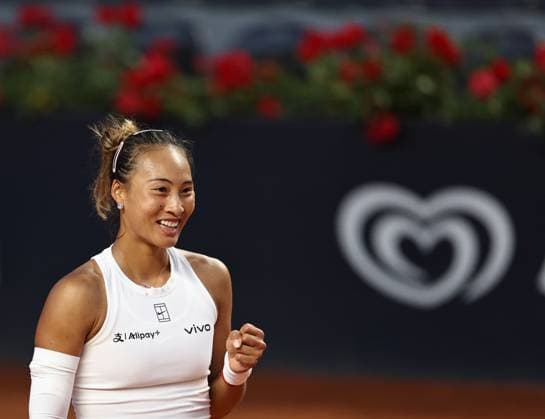 (250513) -- ROME, May 13, 2025 -- Zheng Qinwen celebrates after winning the women s singles round of 16 match between Zheng Qinwen of China and Bianca Andreescu of Canada at the WTA, Tennis Damen Italian Open in Rome, Italy, May 12, 2025. ) (SP)ITALY-ROME-TENNIS-WTA-ITALIAN OPEN-ZHENG QINWEN VS ANDREESCU LixJing 