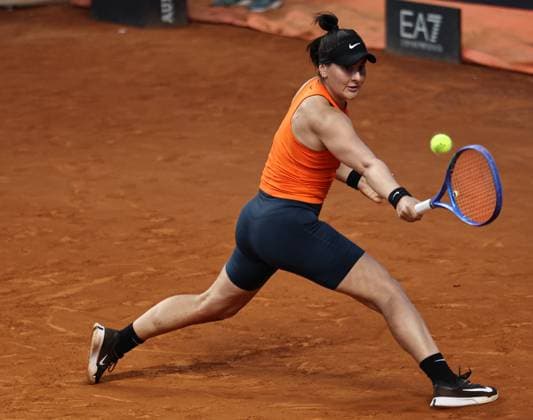 (250513) -- ROME, May 13, 2025 -- Bianca Andreescu returns a shot during the women s singles round of 16 match between Zheng Qinwen of China and Bianca Andreescu of Canada at the WTA, Tennis Damen Italian Open in Rome, Italy, May 12, 2025. ) (SP)ITALY-ROME-TENNIS-WTA-ITALIAN OPEN-ZHENG QINWEN VS ANDREESCU LixJing 