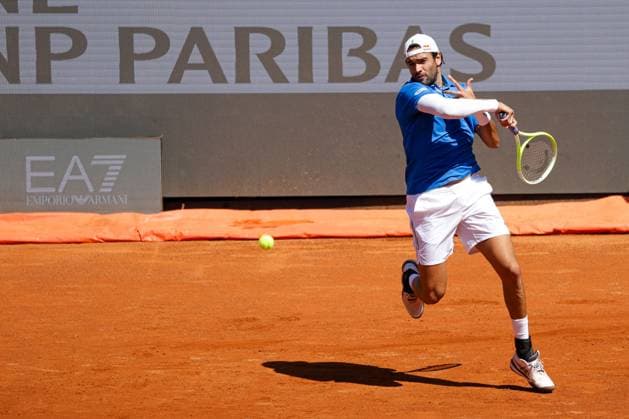 Matteo Berrettini forehand during Internazionali BNL d Italia, International Tennis match in Rome, Italy, May 12 2025  Copyright: xGiorgioxMaiozzi IPAxSportx xipa-agency.netx xx IPA_57608739 IPA_Agency_IPA57608739