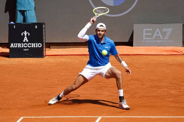 Matteo Berrettini forehand during Internazionali BNL d Italia, International Tennis match in Rome, Italy, May 12 2025  Copyright: xGiorgioxMaiozzi IPAxSportx xipa-agency.netx xx IPA_57608776 IPA_Agency_IPA57608776