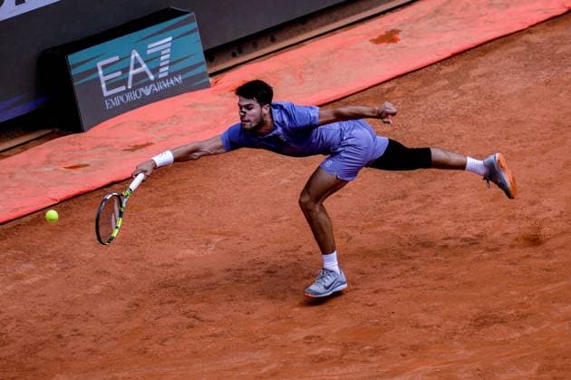 Internazionali BNL D Italia 2025 - Day Nine Carlos Alcaraz of Spain in action against Karen Khachanov of Russia during the Internazionali BNL d™Italia day Nine at Foro Italico on May 13, 2025 in Rome, Italy. Rome Foro Italico Lazio Italy Copyright: xGiuseppexMaffiax IBI_Day9_130525DSC01752
