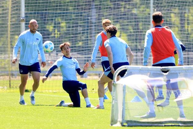 DEU, DFL, 2 FBL Hertha BSC, Training, 13 05 2025, Sportforum, Berlin, DEU, DFL, 2 FBL Hertha BSC, Training, im Bild Michal Karbownik Hertha BSC Berlin 33 , Toni Leistner Hertha BSC Berlin 37 , Fabian Reese Hertha BSC Berlin 11 DFL regulations prohibit any use of Photographs as image sequences and or quasi video nordphotoxGmbHx xEngler nph00076