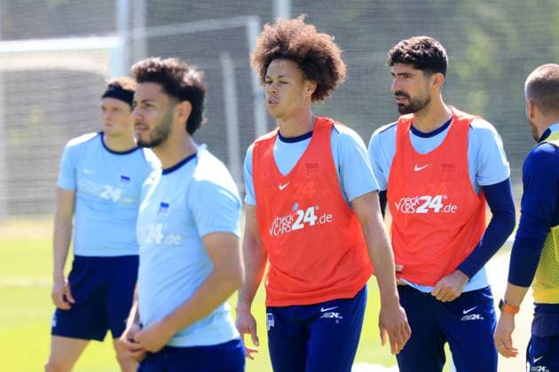 DEU, DFL, 2 FBL Hertha BSC, Training, 13 05 2025, Sportforum, Berlin, DEU, DFL, 2 FBL Hertha BSC, Training, im Bild Derry Scherhant Hertha BSC Berlin 39 , Kevin Sessa Hertha BSC Berlin 8 , Andreas Bouchalakis Hertha BSC Berlin 5 DFL regulations prohibit any use of Photographs as image sequences and or quasi video nordphotoxGmbHx xEngler nph00076
