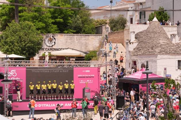 Team Jayco Alula during the stage 4 of the Giro d™Italia from Alberobello (Pietramadre) to Lecce, Italy - Tuesday, May 13, 2025. - cycling.  Copyright: xMarcoxAlpozzi LaPressex