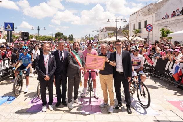 Flag start of the race during the stage 4 of the Giro d™Italia from Alberobello (Pietramadre) to Lecce, Italy - Tuesday, May 13, 2025. - cycling.  Copyright: xMassimoxPaolone LaPressex