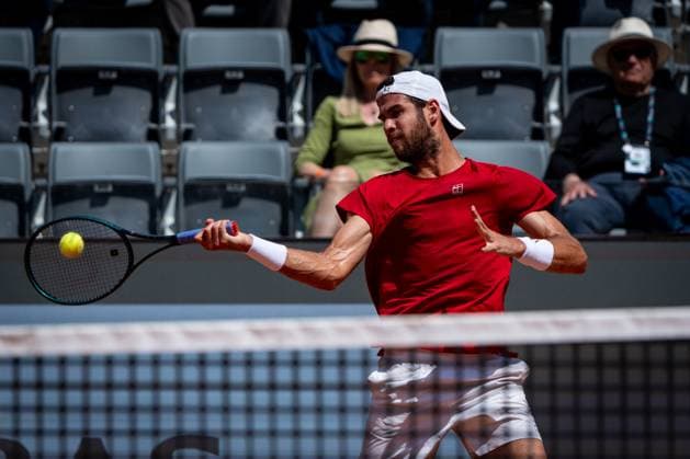 Karen Khachanov plays against Carlos Alcaraz of Spain in the Men s Singles Round during Day Nine of the Internazionali BNL D Italia 2025 Italian Open at Foro Italico in Rome, Italy, on 13 May 2025 Karen Khachanov plays against Carlos Alcaraz of Spain in the Men s Singles Round during Day Nine of the Internazionali BNL D Italia 2025 Italian Open at Foro Italico in Rome, Italy, on 13 May 2025, Credit:Stefano Costantino TTL Avalon Italy, Rome  Copyright: xStefanoxCostantinoxTTLx xAvalonx 0998551286