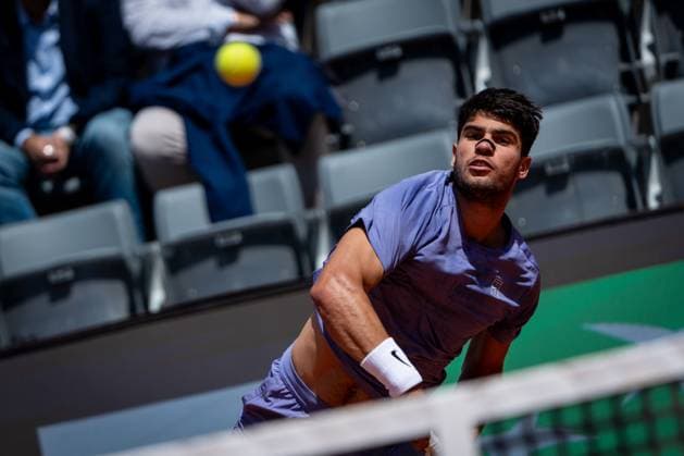 Karen Khachanov plays against Carlos Alcaraz of Spain in the Men s Singles Round during Day Nine of the Internazionali BNL D Italia 2025 Italian Open at Foro Italico in Rome, Italy, on 13 May 2025 Carlos Alcaraz of Spain plays against Karen Khachanov in the Men s Singles Round during Day Nine of the Internazionali BNL D Italia 2025 Italian Open at Foro Italico in Rome, Italy, on 13 May 2025, Credit:Stefano Costantino TTL Avalon Italy, Rome  Copyright: xStefanoxCostantinoxTTLx xAvalonx 0998551334