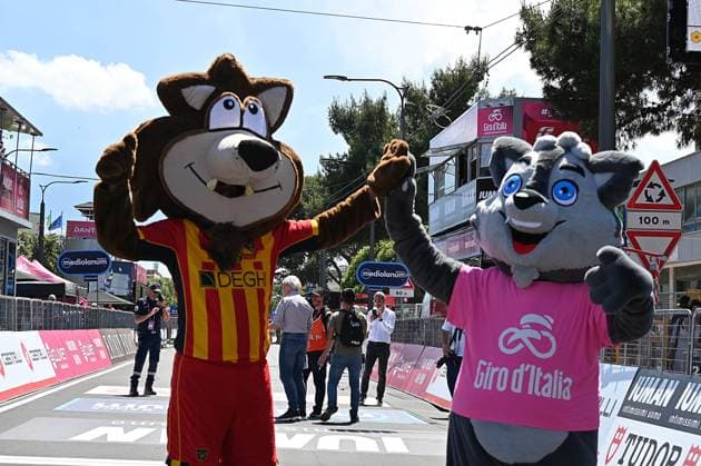 Giro d Italia mascot (Wolfie) and Us Lecce mascot (Wolfie) together on the finish line during Stage 4 - Alberobello-Lecce, Giro d Italia race in Lecce, Italy, May 13 2025  Copyright: xPasqualexGolia IPAxSportx xipa-agency.netx xx IPA_57619211 IPA_Agency_IPA57619211