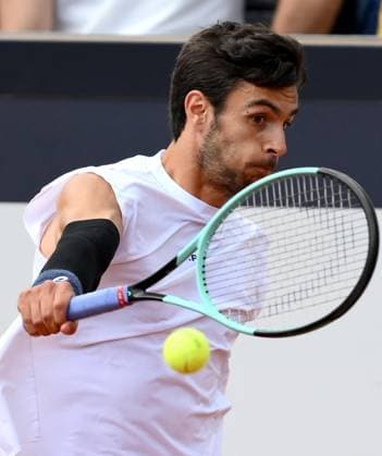 May 13, 2025, Rome: Lorenzo Musetti of Italy in action during his men s singles round of 16 match against Daniil Medvedev of Russia (not pictured) at the Italian Open tennis tournament in Rome, Italy, 13 May 2025. ANSA ETTORE FERRARI Italian Open Tennis Tournament - Day 7  - ZUMAa110 20250513_zaf_a110_012 Copyright: xEttorexFerrarix