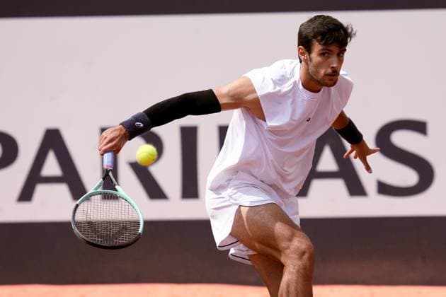 Internazionali BNL D Italia 2025 - Day Nine Lorenzo Musetti of Italy in action against Danil Medvedev of Russia during the Internazionali BNL d™Italia day Nine at Foro Italico on May 13, 2025 in Rome, Italy. Rome Foro Italico Lazio Italy Copyright: xGiuseppexMaffiax IBI_Day9_130525DSC08946