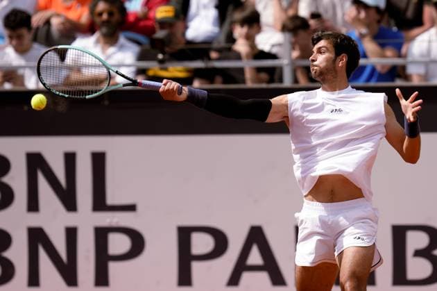 Internazionali BNL D Italia 2025 - Day Nine Lorenzo Musetti of Italy in action against Danil Medvedev of Russia during the Internazionali BNL d™Italia day Nine at Foro Italico on May 13, 2025 in Rome, Italy. Rome Foro Italico Lazio Italy Copyright: xGiuseppexMaffiax IBI_Day9_130525DSC09438