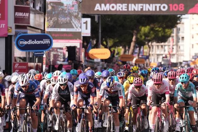 The pack rides during the stage 4 of the Giro d™Italia from Alberobello (Pietramadre) to Lecce, Italy - Tuesday, May 13, 2025. - cycling.  Copyright: xMassimoxPaolone LaPressex