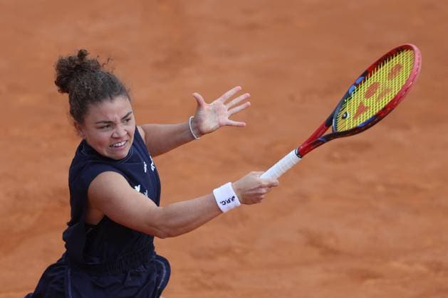 Rome, Italy, italy: Rome, Italy 05 13 2025: Jasmine Paolini (ITA) wins against rank 5 vs D.Shnaider rank 11 during the Internazionali BNL d Italia 2025 WTA, Tennis Damen Masters 1000 women s circuit in Rome at the Foro Italico. Tennis: WTA Master 1000 Women At Foro Italico In Rome - Jasmine Paolini (ITA) Wins Against Rank 5 Vs D.Shnaider Rank 11  - ZUMAp169 0818064425st Copyright: xmarcoxiacobuccix