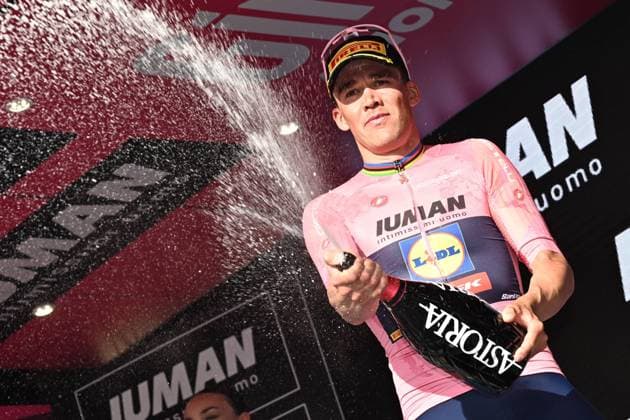 May 13, 2025, Lecce, ITALY: Danish rider Mads Pedersen of Lidl Trek Team retaining the overall leader s pink jersey celebrates on the podium after the 4th stage of the 108 Giro d Italia 2025, cycling race over 189 km from Alberobello to Lecce. Lecce, Italy, 13 May 2025. ANSA LUCA ZENNARO Giro D Italia Cycling Tour - 4 Stage  - ZUMAa110 20250513_zaf_a110_025 Copyright: xLucaxZennarox