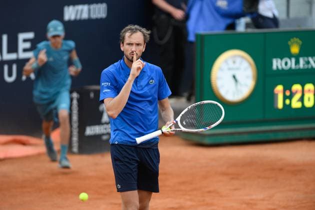 Foto IPP Cavaliere Emiliano. Roma 13 05 2025. Tennis Internazionali d Italia 2025. Nella foto: Daniil Medvedev chiede silenzio al pubblico. Italy Photo Press - World Copyright italy ITALY  Copyright: xR4924_italyphotopressx