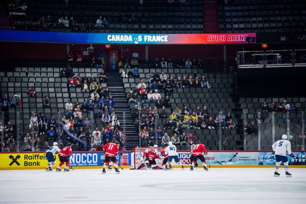 250513 Spectators and empty seats in the stands during the 2025 IIHF Ice Hockey World Championship group stage game between Canada and France on May 13, 2025 in Stockholm Photo Maxim Thore BILDBYRAN kod MT MT0814 ishockey ice hockey ishockey vm 2025 vm 2025 iihf world championship kanada canada frankrike france bbeng publik läktare  Copyright: MAXIMxTHORE BB250513MT020