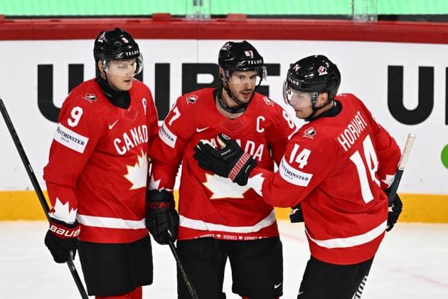STOCKHOLM, SWEDEN 20250513 Canadas Nate MacKinnon 9 and Bo Horvat 14 congratulate Sidney Crosby 87 after he has scored 3 0 during the IIHF Ice Hockey World Championship group A match between CAnada and France at Avicii Arena in Stockholm, Sweden, on May 13, 2025 STOCKHOLM SWEDEN x10040x  Copyright: xAndersxWiklund TTx ICE HOCKEY WC CANADA-FRANCE