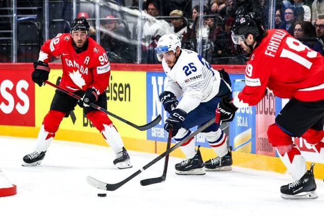 Ice hockey, Eishockey - IIHF WC 2025 STOCKHOLM,SWEDEN,13.MAY.25 - ICE HOCKEY - IIHF Ice Hockey World Championship, WM, Weltmeisterschaft 2025, group stage, Canada vs France. Image shows Ryan O Reilly (CAN), Nicolas Ritz (FRA) and Adam Fantilli (CAN).  GEPAxpictures xMaticxKlansek