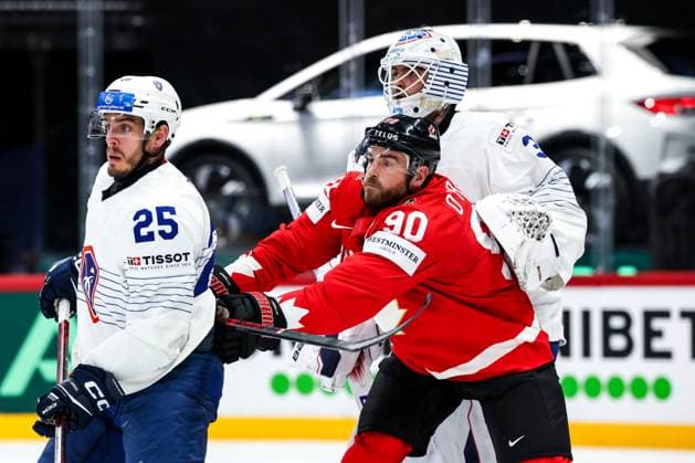 Ice hockey, Eishockey - IIHF WC 2025 STOCKHOLM,SWEDEN,13.MAY.25 - ICE HOCKEY - IIHF Ice Hockey World Championship, WM, Weltmeisterschaft 2025, group stage, Canada vs France. Image shows Nicolas Ritz (FRA), Ryan O Reilly (CAN) and Julian Junca (FRA).  GEPAxpictures xMaticxKlansek
