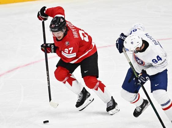 STOCKHOLM, SWEDEN 20250513 Canada s Barrett Hayton and France s Tim Bozon during the IIHF Ice Hockey World Championship group A match between Canada and France at Avicii Arena in Stockholm, Sweden, on May 13, 2025 STOCKHOLM SWEDEN x10040x  Copyright: xAndersxWiklund TTx ICE HOCKEY WC CANADA-FRANCE