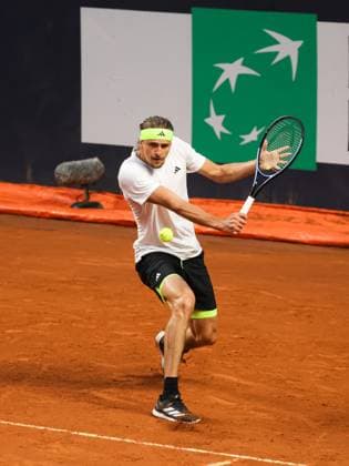 Alexander Zverev backhand during Internazionali BNL d Italia, International Tennis match in Rome, Italy, May 14 2025  Copyright: xGiorgioxMaiozzi IPAxSportx xipa-agency.netx xx IPA_57653098 IPA_Agency_IPA57653098