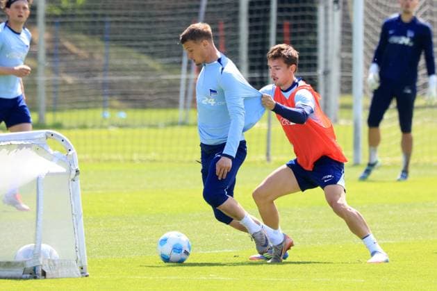DEU, DFL, 2 FBL Hertha BSC, Training, 14 05 2025, Sportforum, Berlin, DEU, DFL, 2 FBL Hertha BSC, Training, im Bild Michael Cuisance Hertha BSC Berlin 27 , Michal Karbownik Hertha BSC Berlin 33 DFL regulations prohibit any use of Photographs as image sequences and or quasi video nordphotoxGmbHx xEngler nph00076