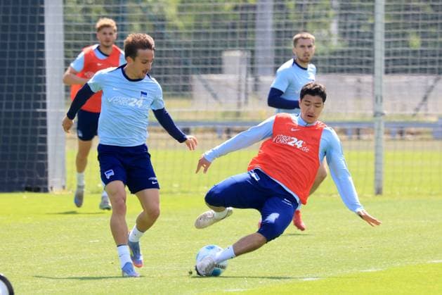 DEU, DFL, 2 FBL Hertha BSC, Training, 14 05 2025, Sportforum, Berlin, DEU, DFL, 2 FBL Hertha BSC, Training, im Bild Michal Karbownik Hertha BSC Berlin 33 , Ibrahim Maza Hertha BSC Berlin 10 DFL regulations prohibit any use of Photographs as image sequences and or quasi video nordphotoxGmbHx xEngler nph00076