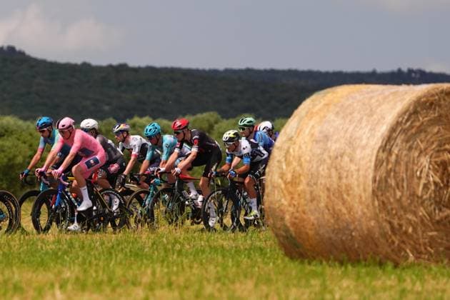 The pack rides cycles through the during the stage 5 of the Giro d™Italia from Ceglie Messapica to Matera, Italy - Wednesday, May 14, 2025. - cycling.  Copyright: xFabioxFerrarix xLaPressex