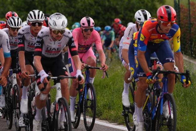 The cycles ahead of a breakaway during theduring the stage 5 of the Giro d™Italia from Ceglie Messapica to Matera, Italy - Wednesday, May 14, 2025. - cycling.  Copyright: xFabioxFerrarix xLaPressex