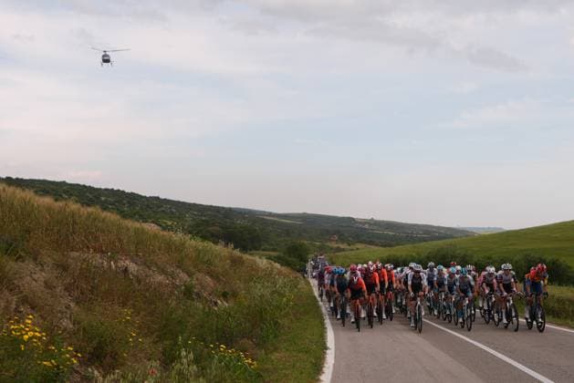 The cycles ahead of a breakaway during theduring the stage 5 of the Giro d™Italia from Ceglie Messapica to Matera, Italy - Wednesday, May 14, 2025. - cycling.  Copyright: xFabioxFerrarix xLaPressex