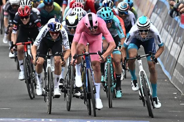 Sport Bilder des Tages May 14, 2025, Matera, ITALY: Danish rider Mads Pedersen of Lidl - Trek team to cross the finish line and win the 5th stage of the 108 Giro d Italia 2025, cycling race over 151 km from Ceglie Messapica to Matera. Matera, Italy, 14 May 2025. ANSA LUCA ZENNARO. Giro D Italia Cycling Tour - 5 Stage  - ZUMAa110 20250514_zaf_a110_030 Copyright: xLucaxZennarox