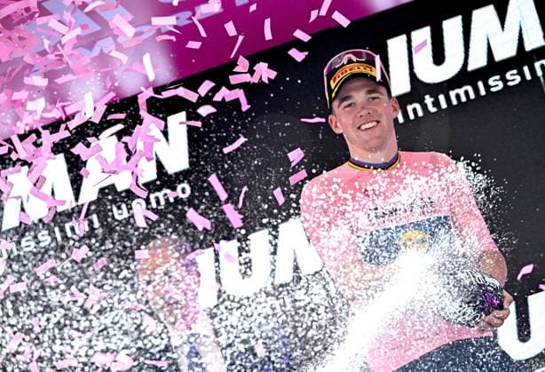 Sport Bilder des Tages May 14, 2025, Matera, Italy: Danish rider Mads Pedersen of Lidl - Trek team celebrate on the podium retaining the overall leader s pink jersey after the 5th stage of the Giro d Italia cycling tour over 151 km from Ceglie Messapica to Matera. Cycling 2025: Giro d Italia: Stage 5  - ZUMAa110 20250514_zaf_a110_037 Copyright: xLucaxZennarox