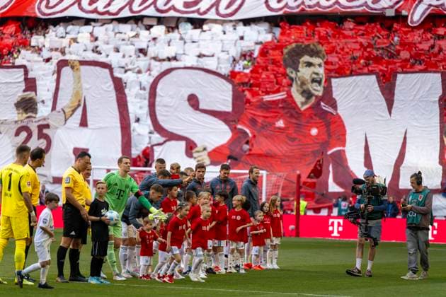 10 05 2025, Football 1 Bundesliga 2024 2025, Matchday 33, FC Bayern Munich Borussia Mönchengladbach, at the Allianz Arena Munich Big choreography by Bayern fans to say goodbye to Thomas Müller FC Bayern Munich