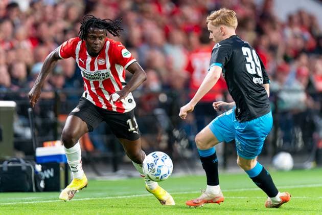 2025-05-14 PSV v Heracles Almelo - Dutch Eredivisie EINDHOVEN, NETHERLANDS - MAY 14: Johan Bakayoko of PSV battles for the ball with Mats Rots of Heracles Almelo during the Dutch Eredivisie match between PSV and Heracles Almelo at Philips Stadion on May 14, 2025 in Eindhoven, Netherlands. Eindhoven Philips Stadion Netherlands Content not available for redistribution in The Netherlands directly or indirectly through any third parties. Copyright: xJorisxVerwijstx