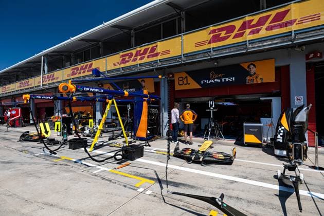 F1 - EMILIA ROMAGNA GRAND PRIX 2025 McLaren F1 Team pitlane, set up illustration during the Formula 1 AWS Gran Premio del Made in Italy e Dell™Emilia-Romagna 2025, Emilia Romagna Grand Prix 2025, 7th round of the 2025 FIA Formula One World Championship, WM, Weltmeisterschaft from May 16 to 18, 2025 on the Autodromo Internazionale Enzo e Dino Ferrari, in Imola, Italy - ImolaItaly  Copyright: xJavierxJimenezx