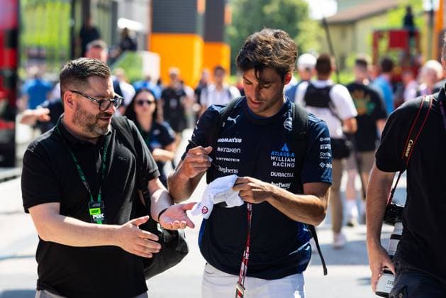 F1 - EMILIA ROMAGNA GRAND PRIX 2025 SAINZ Carlos (spa), Williams Racing FW47, portrait during the Formula 1 AWS Gran Premio del Made in Italy e Dell™Emilia-Romagna 2025, Emilia Romagna Grand Prix 2025, 7th round of the 2025 FIA Formula One World Championship, WM, Weltmeisterschaft from May 16 to 18, 2025 on the Autodromo Internazionale Enzo e Dino Ferrari, in Imola, Italy - ImolaItaly  Copyright: xJavierxJimenezx