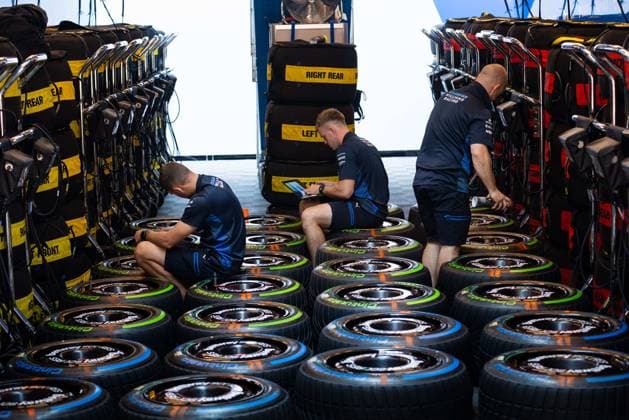 F1 - EMILIA ROMAGNA GRAND PRIX 2025 Williams Racing, Pirelli tyres, pneus, tyre, pneu, illustration during the Formula 1 AWS Gran Premio del Made in Italy e Dell™Emilia-Romagna 2025, Emilia Romagna Grand Prix 2025, 7th round of the 2025 FIA Formula One World Championship, WM, Weltmeisterschaft from May 16 to 18, 2025 on the Autodromo Internazionale Enzo e Dino Ferrari, in Imola, Italy - ImolaItaly Copyright: xJavierxJimenezx