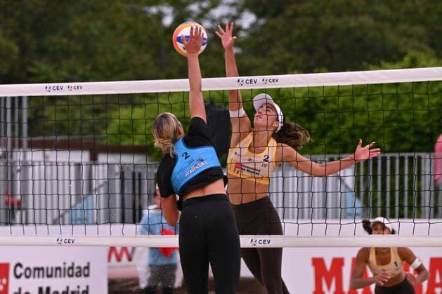 May 15, 2025, Madrid, Madrid, Spain: ELLA GRAY (USA) and DANIELA ANDREU (ESP) competes during the Beach Pro Tour Futures Madrid 2025 between SPAIN and USA at Parque Deportivo Puerta de Hierro on may 15, 2025 in Madrid, Spain. Madrid Spain - ZUMAc312 20250515_zsp_c312_059 Copyright: xOscarxManuelxSanchezx
