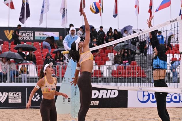 May 15, 2025, Madrid, Madrid, Spain: ELBA PAEZ (ESP) - DANIELA ANDREU (ESP) and HALLE HUNT (USA) competes during the Beach Pro Tour Futures Madrid 2025 between SPAIN and USA at Parque Deportivo Puerta de Hierro on may 15, 2025 in Madrid, Spain. Madrid Spain - ZUMAc312 20250515_zsp_c312_046 Copyright: xOscarxManuelxSanchezx