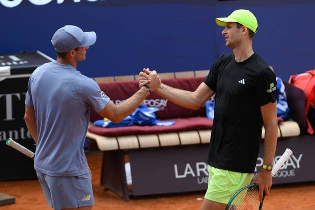 Foto IPP Cavaliere Emiliano. Roma 15 05 2025. Tennis Internazionali d Italia 2025. Nella foto: stretta di mano tra Hubert Hurkacz e Tommy Paul. Italy Photo Press - World Copyright italy ITALY  Copyright: xR4924_italyphotopressx
