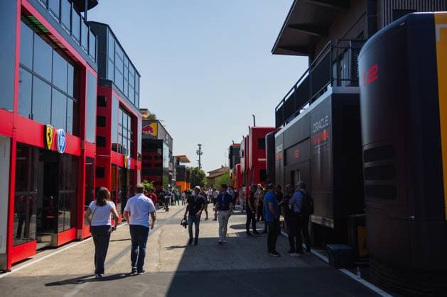 Autodromo Enzo e Dino Ferrari, Imola, Italy.15.May.2025; General view of the pitlane during Formula One Emilia Romagna Grand Prix  (290607499)